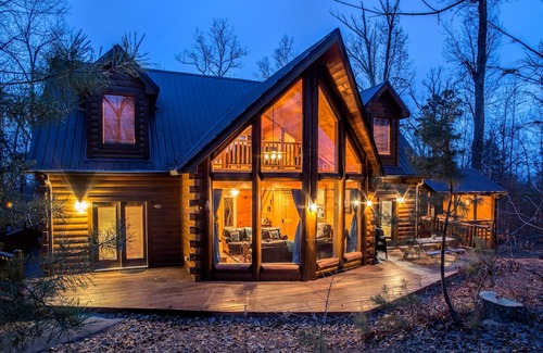 Gatlinburg - Pigeon Forge Cabin | Kozy Bear Kabin - Luxury 3 BR Cabin between Gatlinburg and Pigeon Forge!
