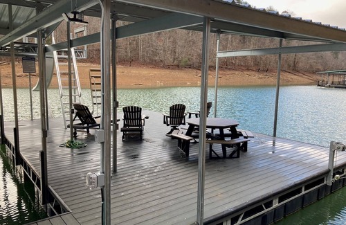 La Follette House | Kozy Kove Norris Lakefront, private cove near jumping bridge, fits 4+ families