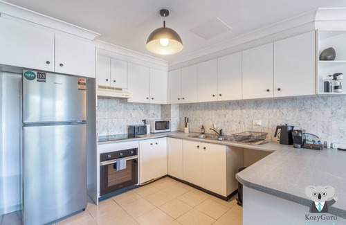 Birchgrove House | Kozyguru | Balmain | Townhouse bridge view or Charming Comfy Studio