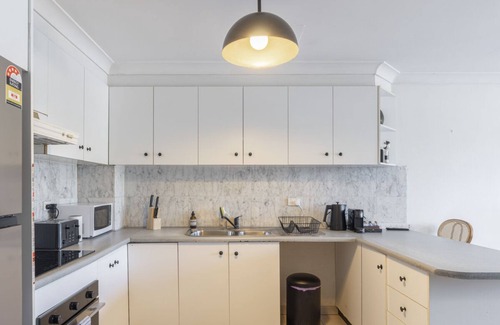 Birchgrove House | Kozyguru | Balmain | Townhouse bridge view or Charming Comfy Studio