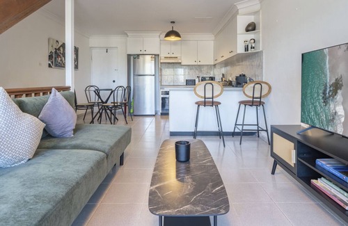 Birchgrove House | Kozyguru | Balmain | Townhouse bridge view or Charming Comfy Studio