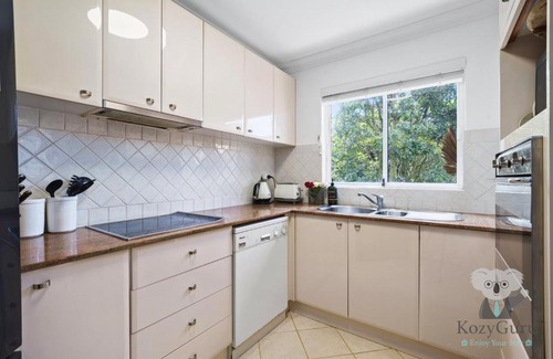 Bellevue Hill Apartment | KozyGuru Bellevue Hill Lovely 2 Bed Apt Free Parking NBH214