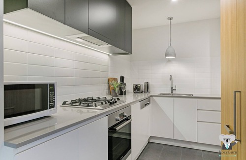 Wolli Creek Apartment | Kozyguru | Cozy Comfy APT Near Sydney Airport & CBD