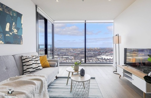 Docklands Apartment | KOZYGURU Docklands Cozy Water View 1BED