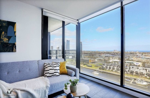 Docklands Apartment | KOZYGURU | Docklands | Luxury Water View Apt | 1 BED | VDO915