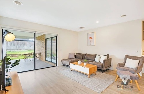 Greenvale House | KozyGuru | Greenvale | Charming 7 Bed House