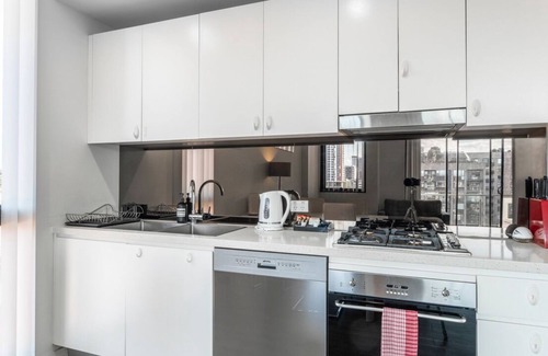 Rosebery Apartment | KozyGuru | Rosebery | Stylish Apt with Parking