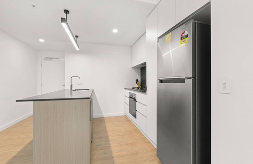 South Brisbane Apartment | KOZYGURU | South Brisbane | Kozy 2 Bedrooms APT + FREE Parking | BRISBANE ONE