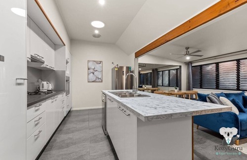 Spring Hill House | KozyGuru | Spring Hill | 2 Bed 2.5 Bath
