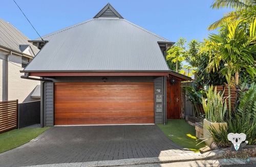 Spring Hill House | KozyGuru | Spring Hill | 2 Bed 2.5 Bath