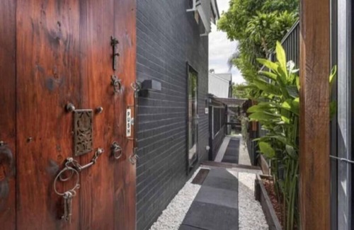 Spring Hill House | KozyGuru | Spring Hill | 2 Bed 2.5 Bath