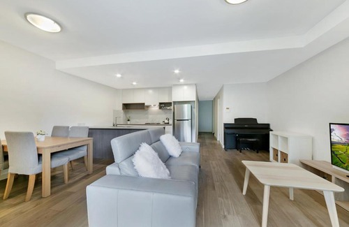 Waitara Apartment | KOZYGURU WAITARA KOZY 2 BED APT WALK TO TRAIN STATION NWA008
