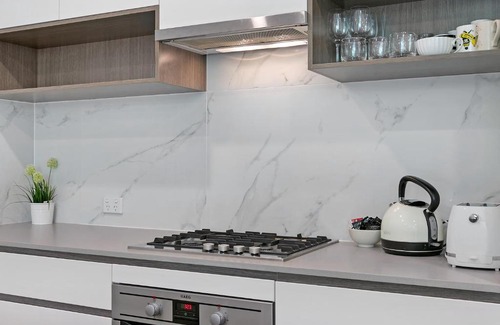 Waitara Apartment | KOZYGURU WAITARA KOZY 2 BED APT WALK TO TRAIN STATION NWA008