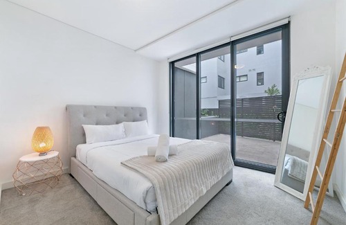 Waitara Apartment | KOZYGURU WAITARA KOZY 2 BED APT WALK TO TRAIN STATION NWA008