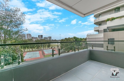 Wolli Creek Apartment | KOZYGURU | Wolli Creek | Kozy 1 Bed APT | Sydney Airport and Sydney CBD