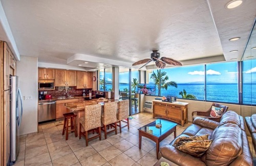 Kihei Condo | KR604-Spectacular Direct Beachfront Condo on Top Floor - Ocean and Palm Trees