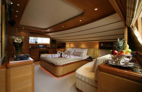 Mut Boat Rental | kral dairesi