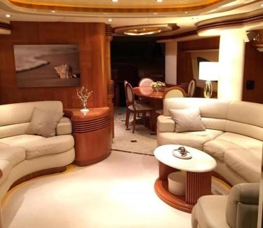 Mut Boat Rental | kral dairesi