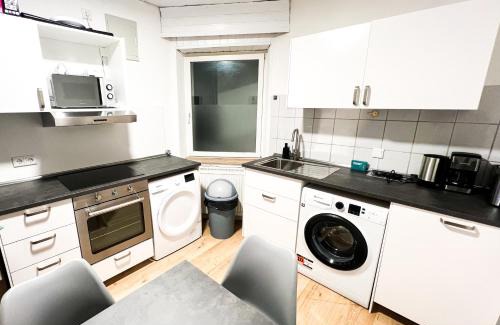 Krefeld Apartment | Krefeld House - 20 Min to DUS AIRPORT & MESSE