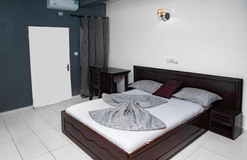 Douala Hotel | krEMLin