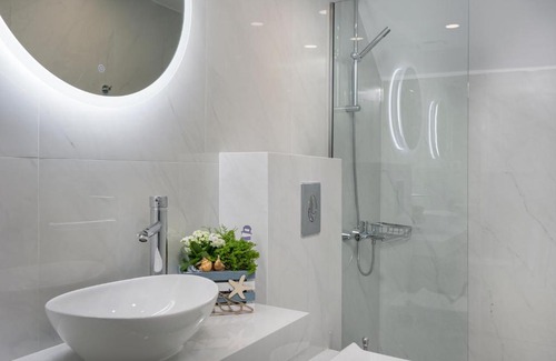 Kato Stalos Apartment | Kristall Suites