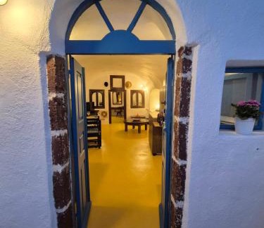Oia Villa | Kristy Cave House