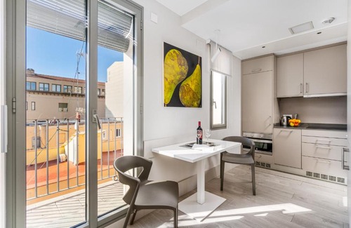 Barceloneta Apartment | Kronos on the Beach suite 3