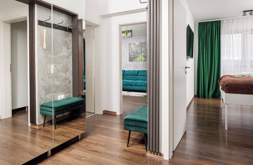 Brasov Apartment | Kronsmart Apartment: Cozy Fireplace and Free Parking