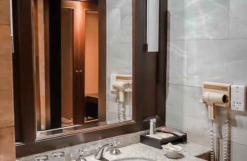 Samphao Lom Hotel | Krungsri River Hotel