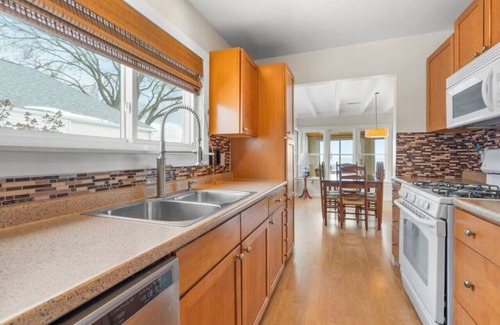 Port Sanilac House | Krusty Krab! Lakefront Getaway, Walk to Downtown!