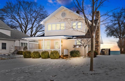 Port Sanilac House | Krusty Krab! Lakefront Getaway, Walk to Downtown!