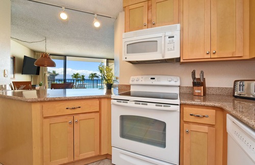 Honokowai Condo | KS 403 Spacious 2BD Kaanapali Condo AC OceanFront Pool Hot Tub
