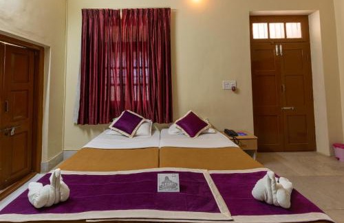 Badami Hotel | KSTDC Hotel Mayura Chalukya, Badami