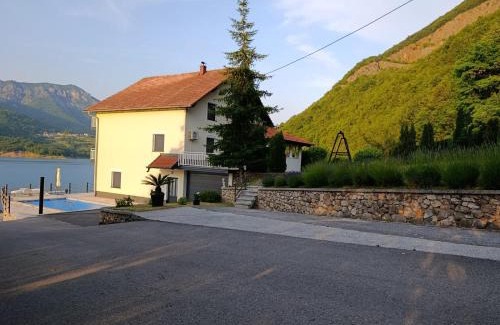 Herzegovina-Neretva Canton House | Kuća za odmor Oaza mira