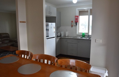 Dubbo House | Kubo 3 bedroom space