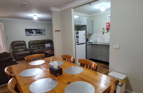 Dubbo House | Kubo 3 bedroom space