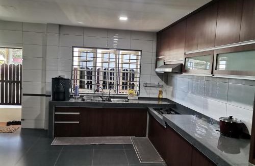 Kuching House | Kuching Homestay Double Storey