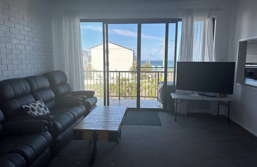 Merewether Apartment | Kui Seaside Escape - Oceanview Apartment