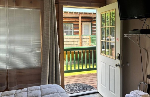 Homer Cabin | Kukak Bay Courtyard Room, Homer Floatplane Lodge