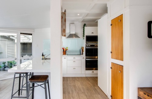 Clifton House | Kuku Villa - Te Awanga Holiday Home