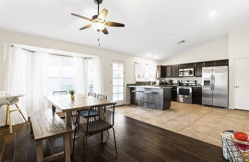 Glendale House | {Kulla Oasis}~Family~ Park~Free Heated Pool~ Fast Wi-Fi~ Near Stadium~ 4B2B