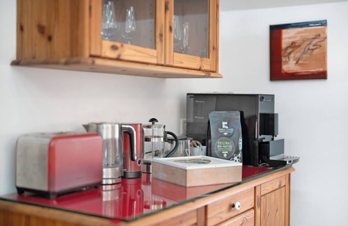 Vogtsburg Apartment | Künstlernest im Winzerort with Shared Terrace and Wi-Fi