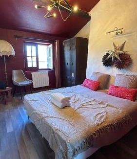Riom Apartment | Kuriosis - Central & Elegant