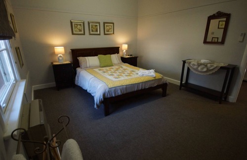 Wedderburn House | Kurracaburn Heights Accommodation