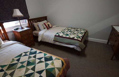Wedderburn House | Kurracaburn Heights Accommodation