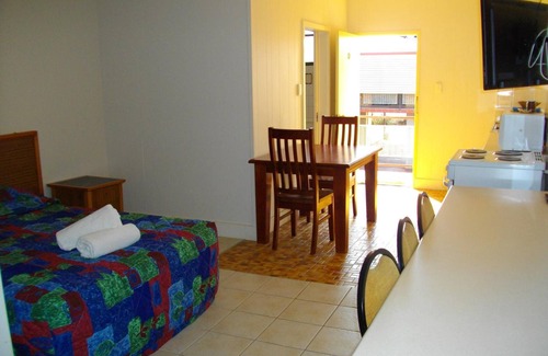 Kurrimine Beach Hotel | Kurrmine Beach Motel