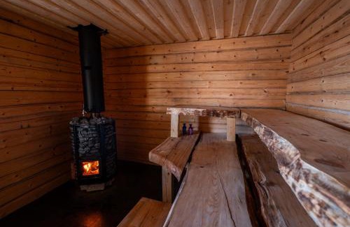 Ranua Ski Chalet | Kutulammen erämökki saunalla