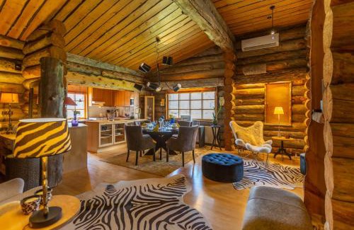 Saariselka Apartment | Kuukkeli Log Houses Teerenpesä - Premium Suite A48