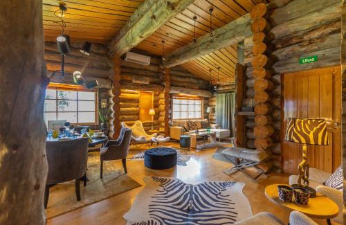 Saariselka Apartment | Kuukkeli Log Houses Teerenpesä - Premium Suite A48