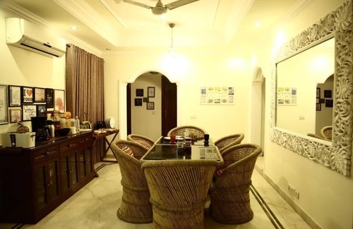 Malviya Nagar Apartment | Kuvera Homestay/Fully Serviced Apartment in the heart of South Delhi!